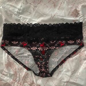 VICTORIA’S SECRET Holiday Under Wear Black Lace Size M
